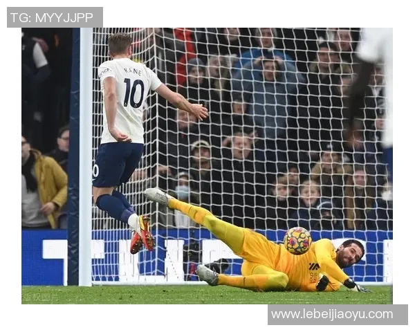 球员比赛中被红牌罚下,镜头捕捉愤怒瞬间 球员比赛中被红牌罚下,镜头捕捉愤怒瞬间