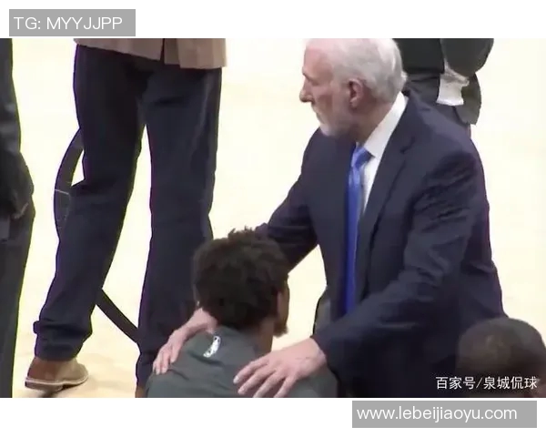 球员为亡父进球后跪地痛哭，令人泪目